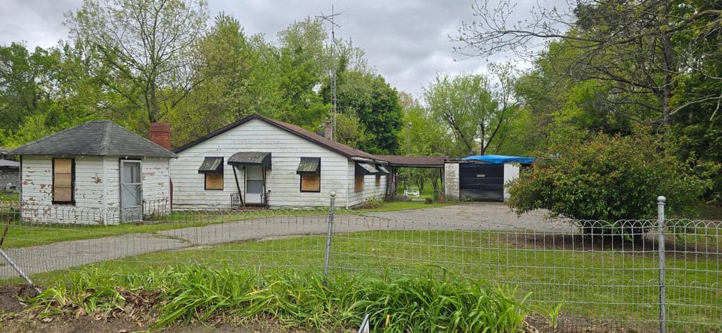 17881 S River Road, Three Rivers, MI 49093
