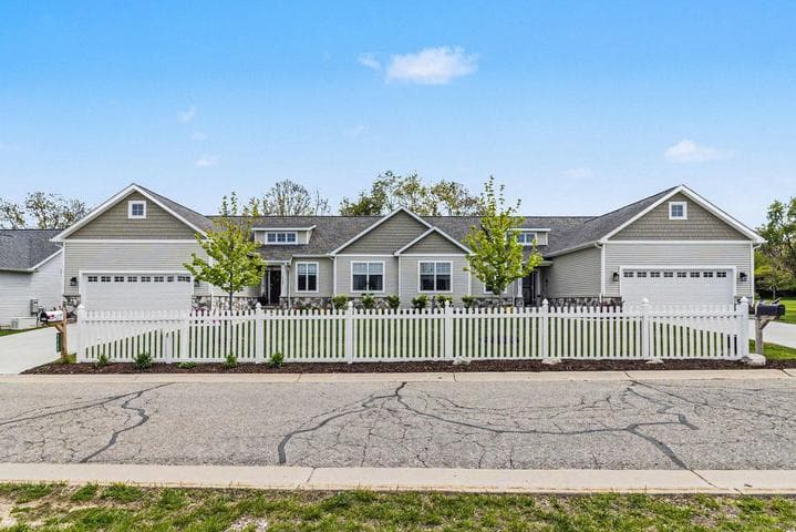 5725 Trail Side Lane, Whitmore Lake, MI 48189