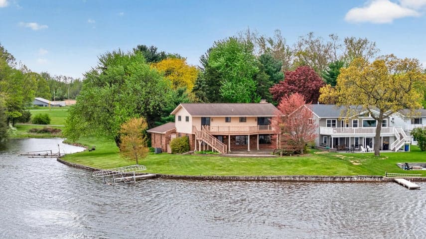 332 Riviera Drive, Brooklyn, MI 49230