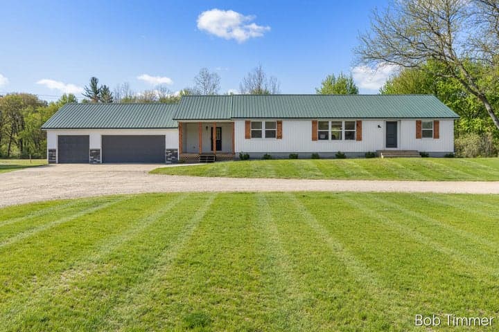 2812 142nd Avenue, Dorr, MI 49323
