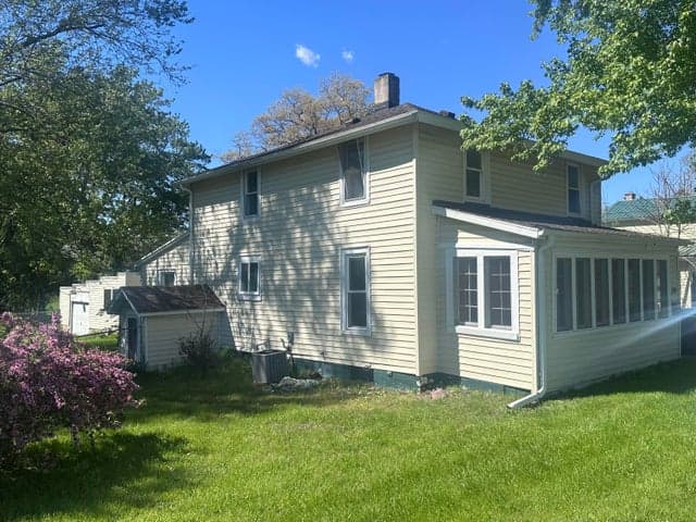 34 Oak Street, Hillsdale, MI 49242
