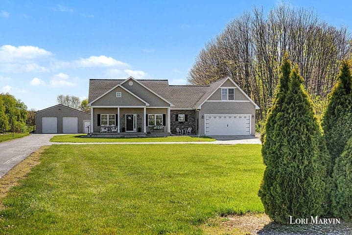 9872 N Amble Road, Howard City, MI 49329