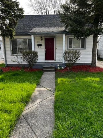 24868 Grove Avenue, Eastpointe, MI 48021