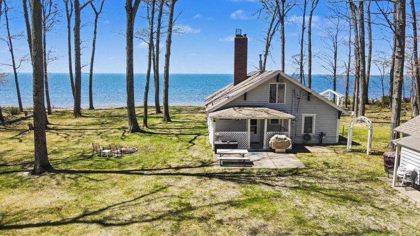 2013 N Scenic Drive, Muskegon, MI 49445