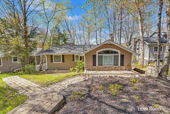 11320 Alpine Road, Canadian Lakes, MI 49346