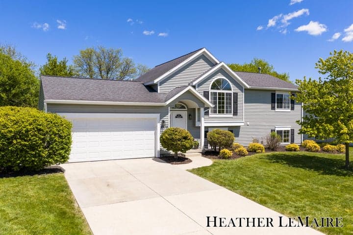 2070 Shiloh Point Drive SE, Grand Rapids, MI 49546