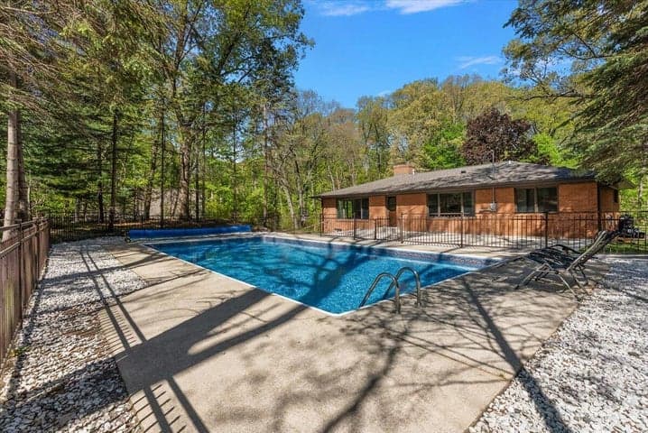 9555 Dunewood Drive, Bridgman, MI 49106