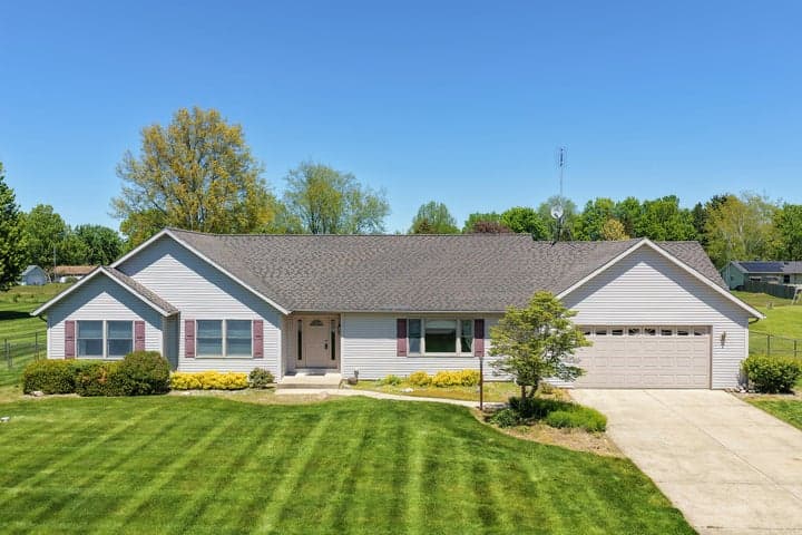 29376 Saddlebred Lane, Dowagiac, MI 49047