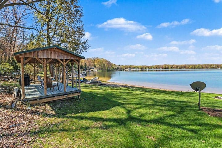 7075 N Poplar Road, Free Soil, MI 49411