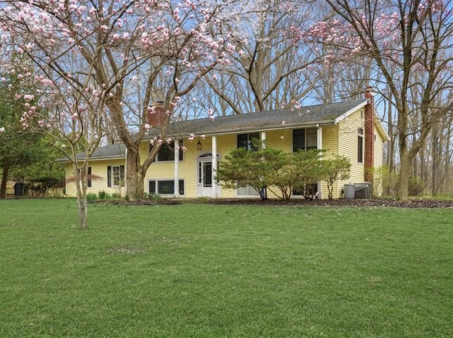 13970 Hollywood Boulevard, Harbert, MI 49115