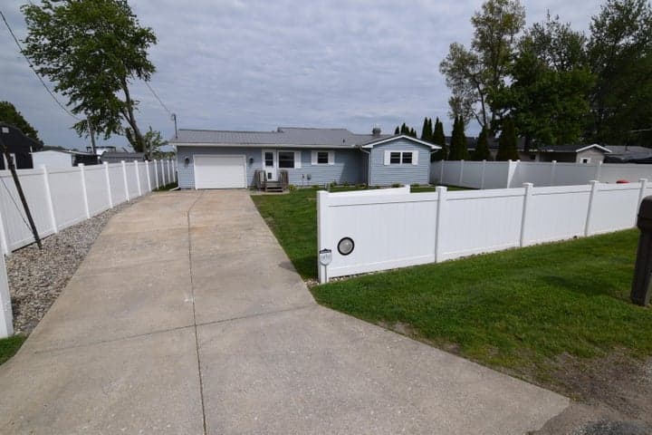 912 West Shore Road, Bronson, MI 49028