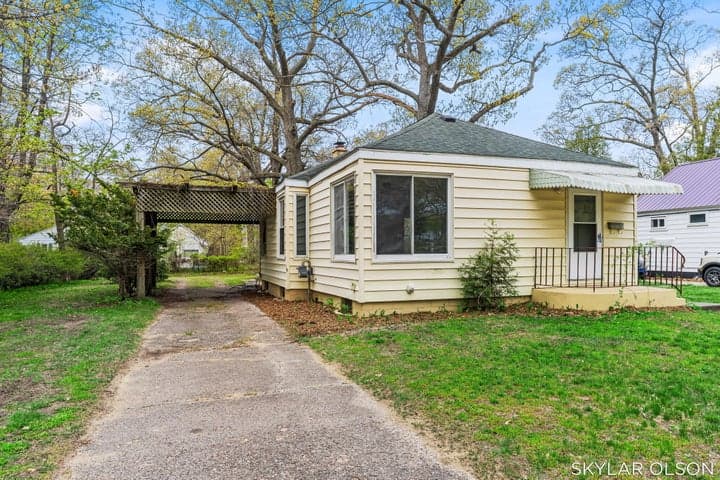 2153 Philo Avenue, Muskegon, MI 49441