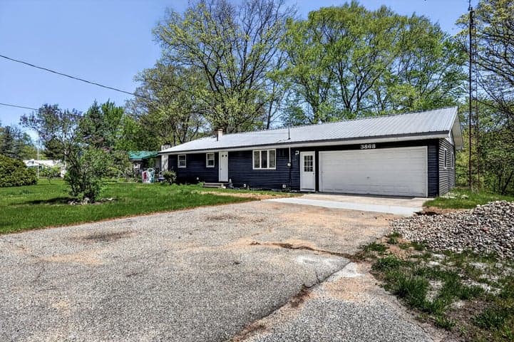 3868 S Riverview Drive, Hesperia, MI 49421