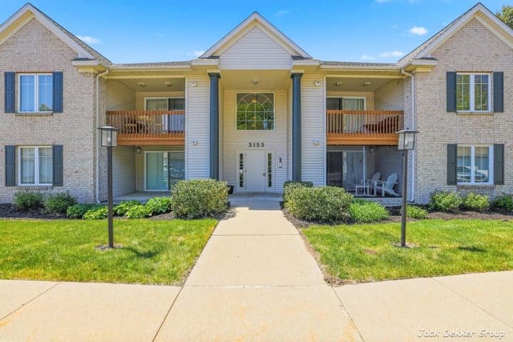 3153 E Crystal Waters Drive 2, Holland, MI 49424