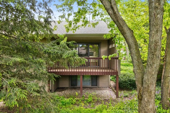 643 Crestview Street 27, Holland, MI 49423