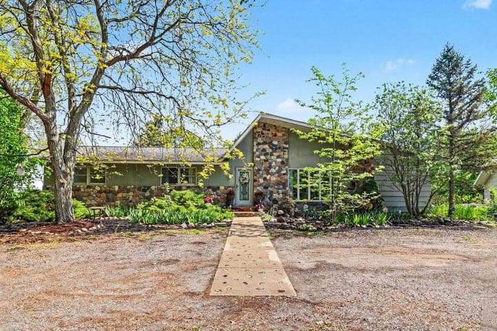 165 East Avenue, Grass Lake, MI 49240