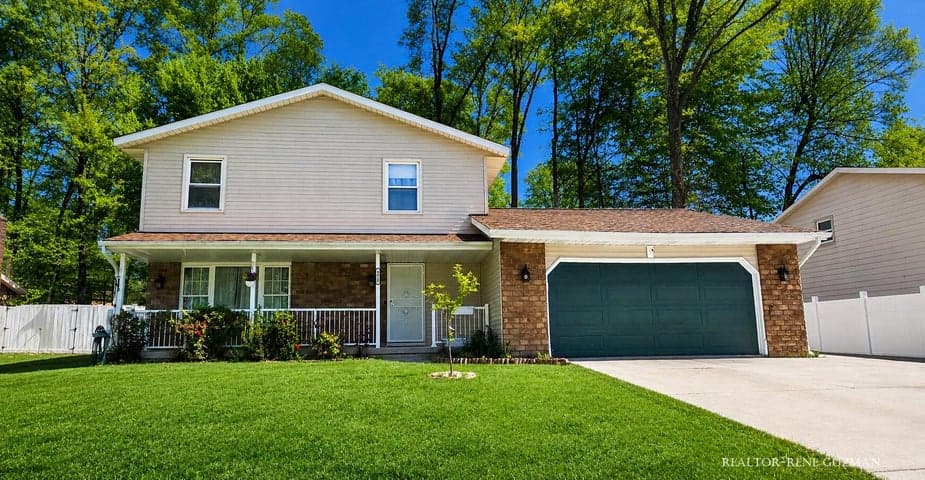 4810 Stauffer Avenue SE, Kentwood, MI 49508