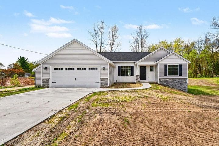 7466 N Amy School Road, Howard City, MI 49329