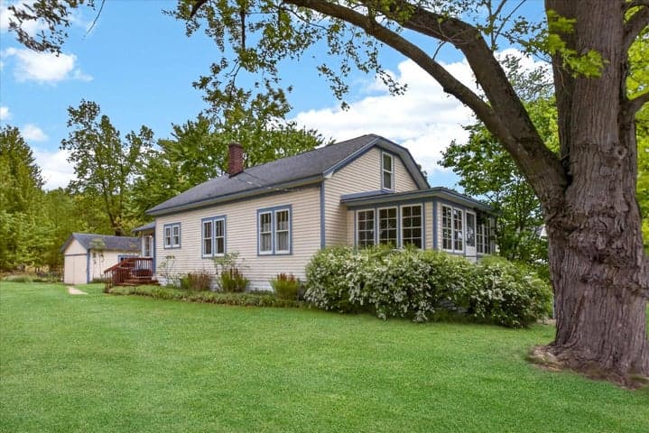 1007 W Detroit Street, New Buffalo, MI 49117