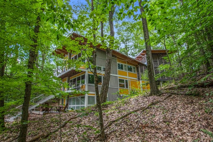 6723 Vandermeulen, Holland, MI 49423