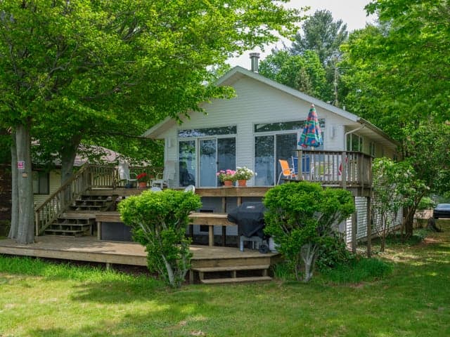 1192 Cherry Drive, South Haven, MI 49090