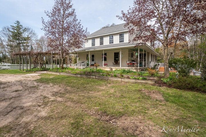 1519 N Roscommon Road, Roscommon, MI 48653