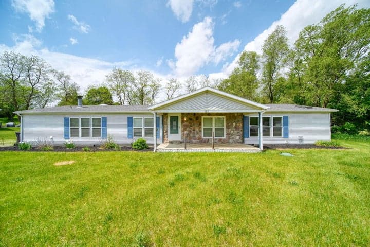 120 Kathy Lane, Brooklyn, MI 49230