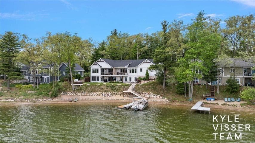 5109 E Manitou Way, Newaygo, MI 49337