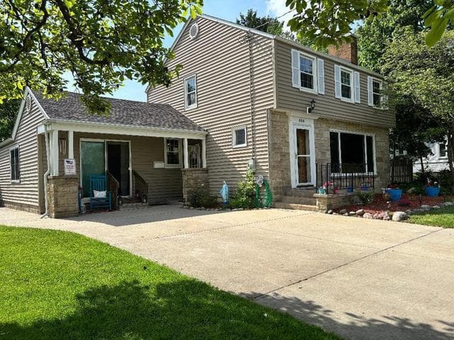 404 Cedar Street, Three Oaks, MI 49128
