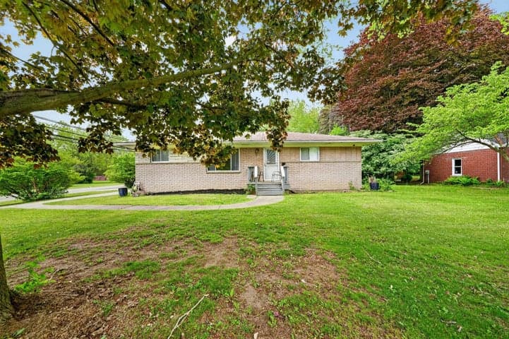 23100 Mapleridge Drive, Southfield, MI 48075