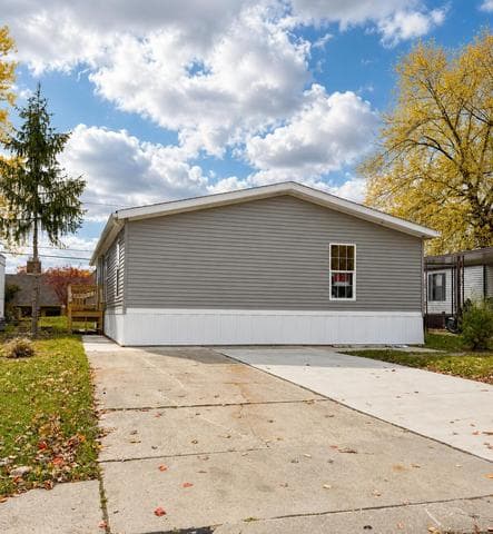 3900 W Jefferson Avenue, Trenton, MI 48183