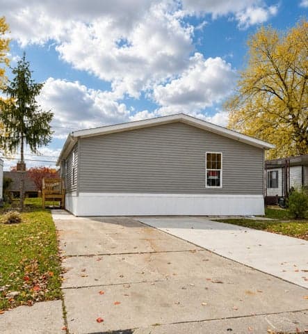 3900 W Jefferson Avenue, Trenton, MI 48183