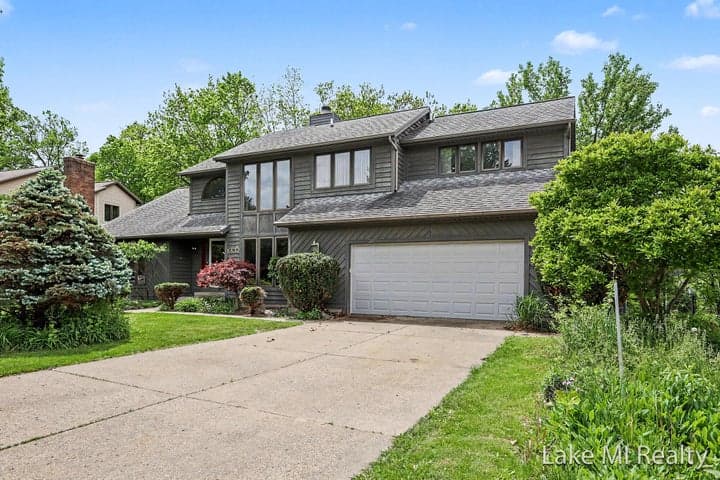 5537 Bentbrook Street SE, Kentwood, MI 49508