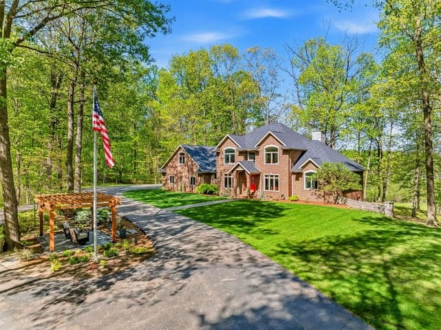 2099 E Clear Lake Road, Buchanan, MI 49107
