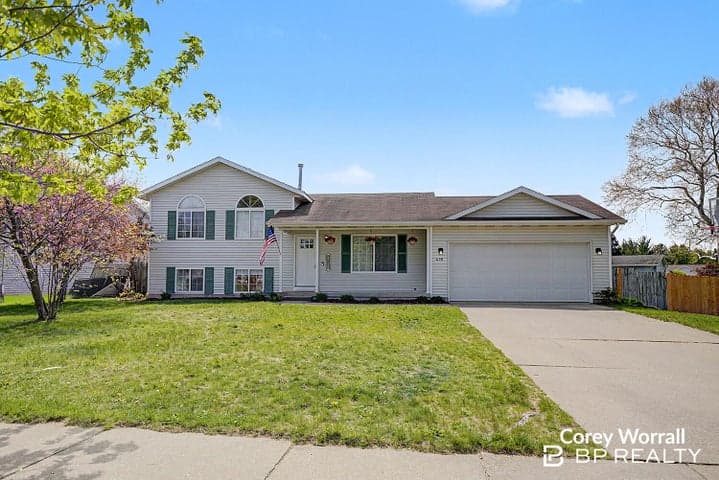428 Sunbrook Street SE, Grand Rapids, MI 49508