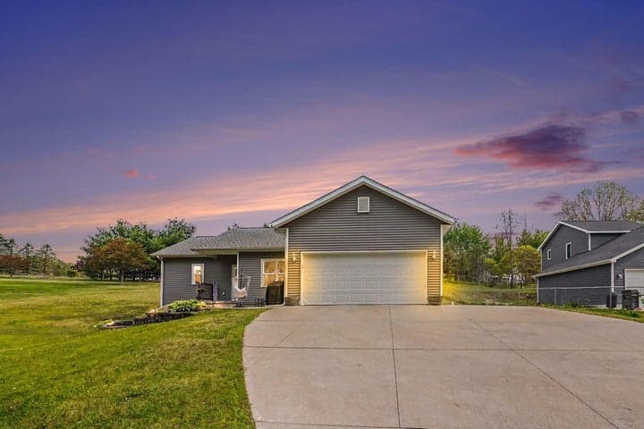 31800 Pine Ridge Circle, Lawton, MI 49065