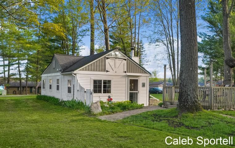 1983 Wolf Lake Drive, Baldwin, MI 49304