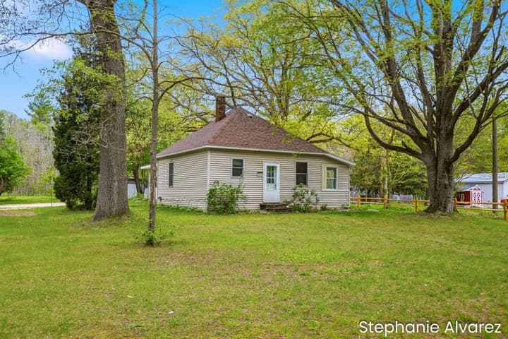 1560 E McMillan Road, Muskegon, MI 49445
