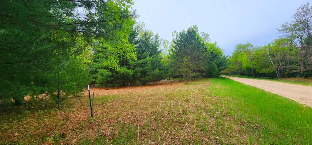 2187 W Koenig Road, Manistee, MI 49660