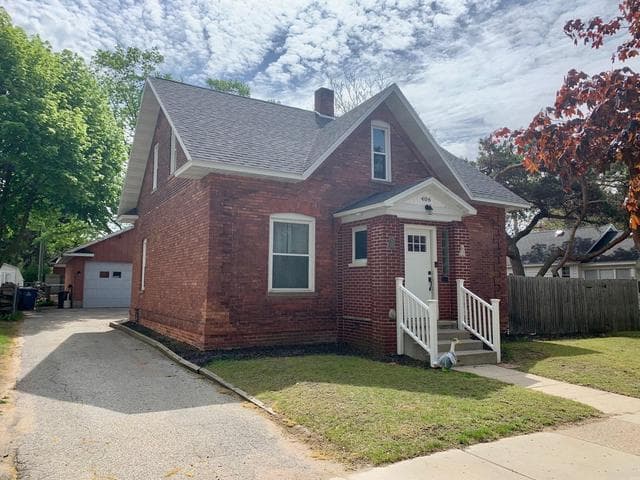 406 N Rowe Street, Ludington, MI 49431