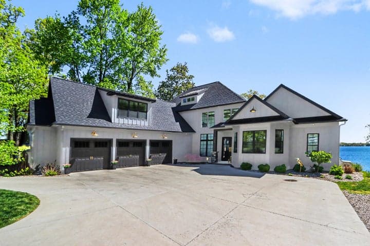 4630 E Gull Lake Drive, Hickory Corners, MI 49060