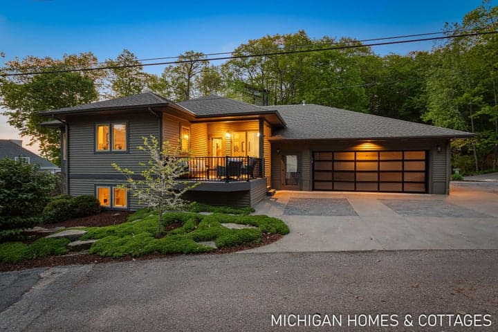 6700 Ratcliff Drive, Holland, MI 49423