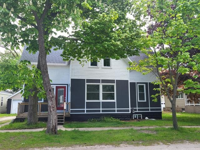 805 High Street, Manistee, MI 49660