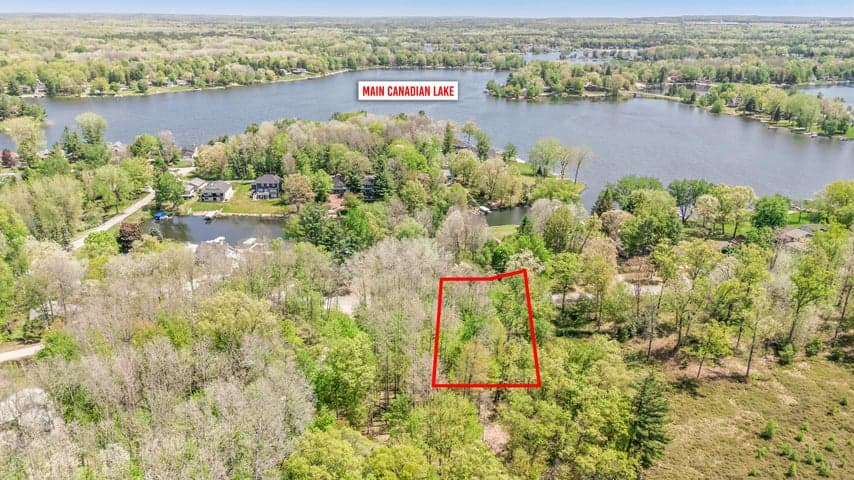 8209 West Royal Rd, Canadian Lakes, MI 49346