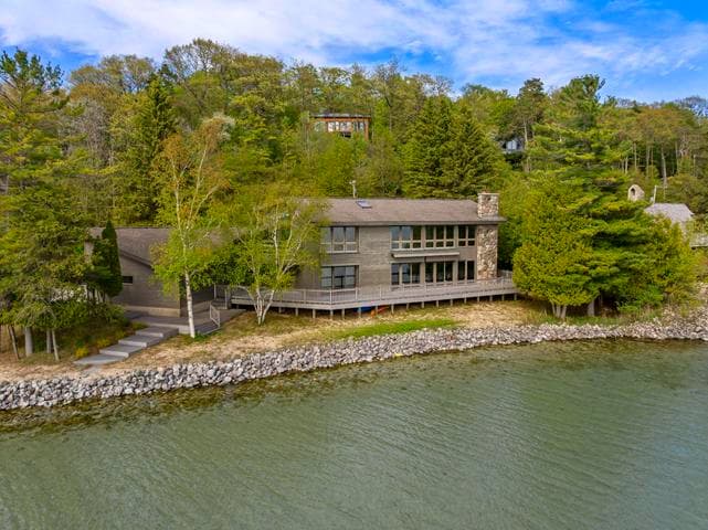 3151 Crystal Drive, Beulah, MI 49617