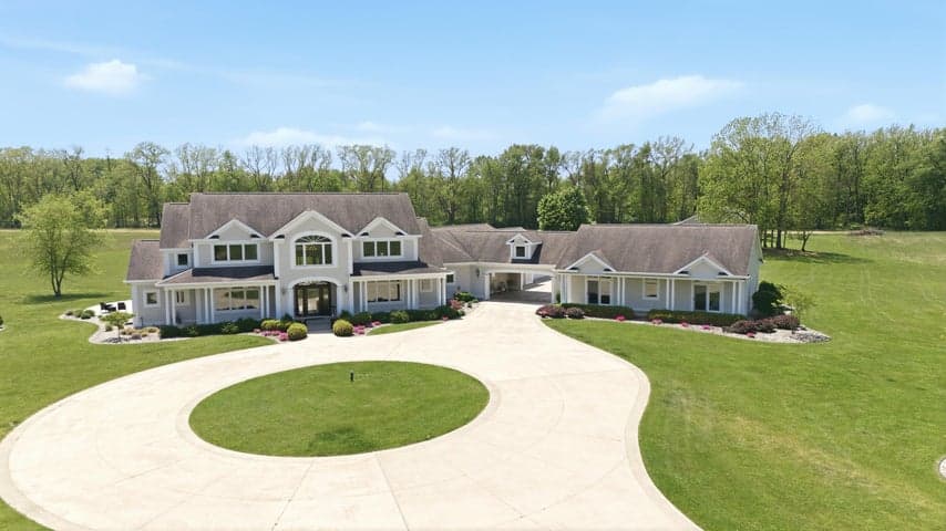 2122 Grange Road, Buchanan, MI 49107
