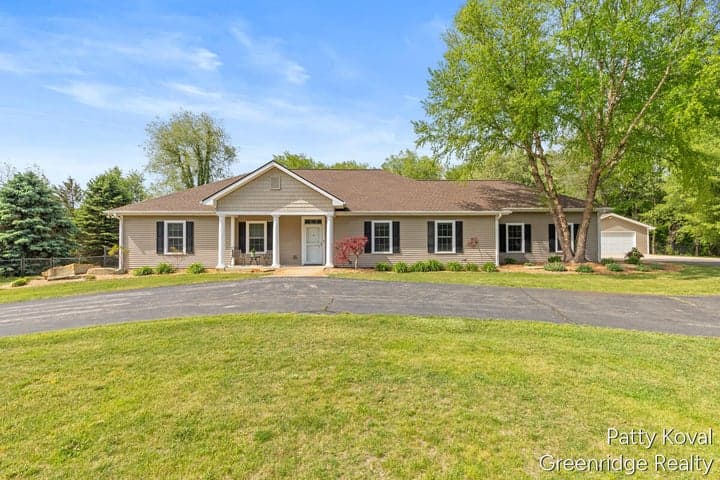 4454 Foxmoor Court, Middleville, MI 49333