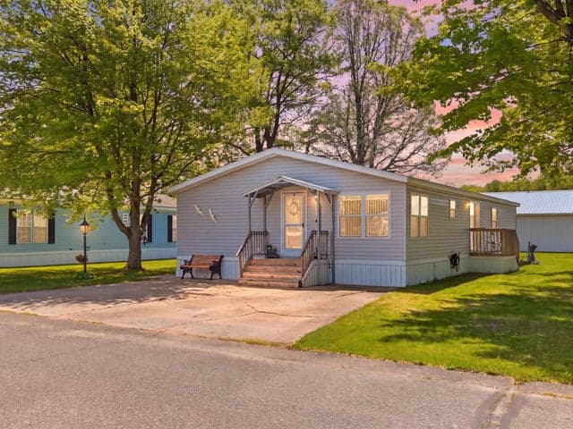 166 Aspen Street NE, Cedar Springs, MI 49319