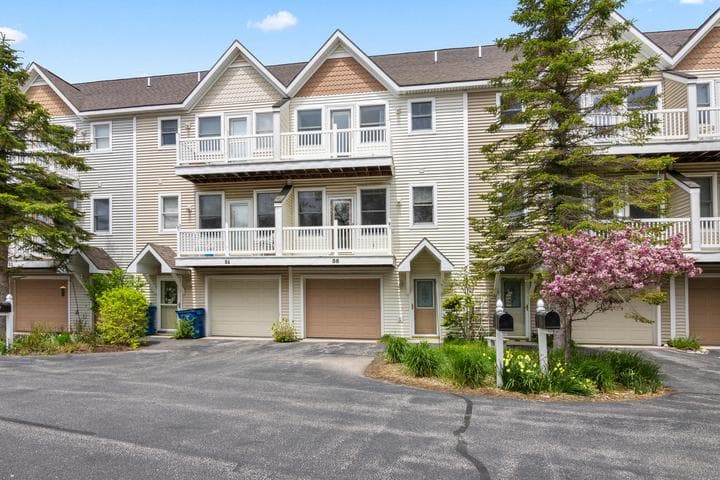 86 Spinnaker Drive, Manistee, MI 49660
