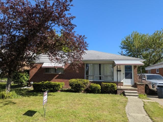 18429 Stephens Road, Eastpointe, MI 48021